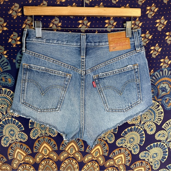Levi’s 501 high waisted jean shorts - Picture 6 of 10